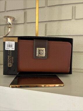 Stone Mountain Brown Bonded Leather Wallet in Gift Box